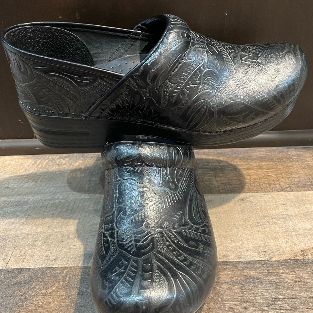 Dansko Professional-Black Tooled Clog, size 43